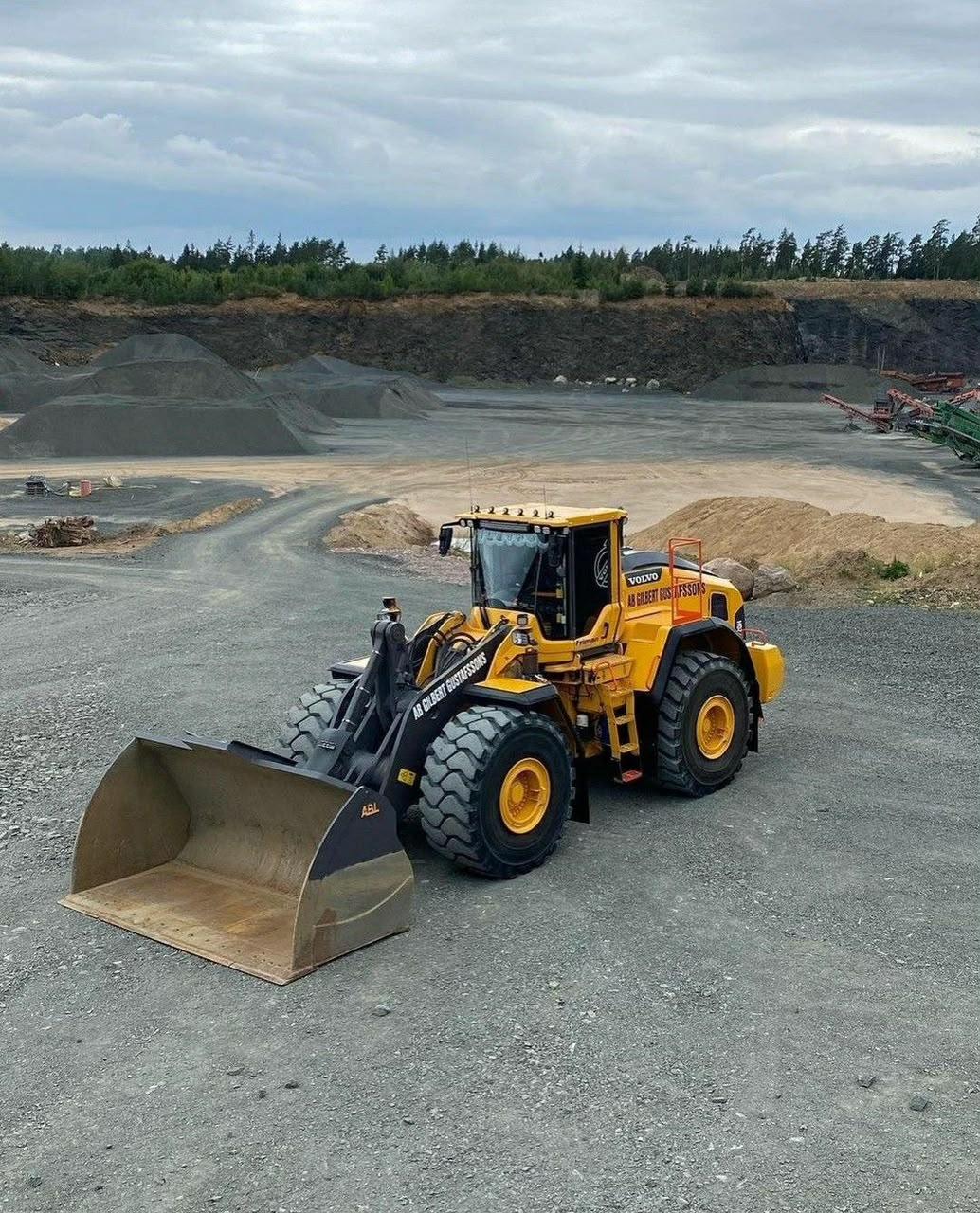RMZ Al Aseel Transport — heavy machinery UAE